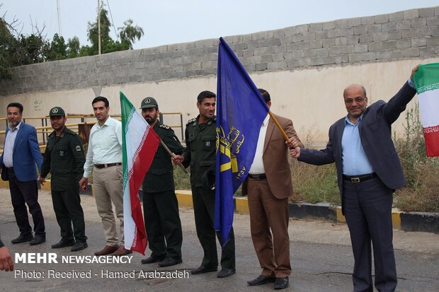 زنجیره انسانی حمایت از سپاه در جزیره خارک