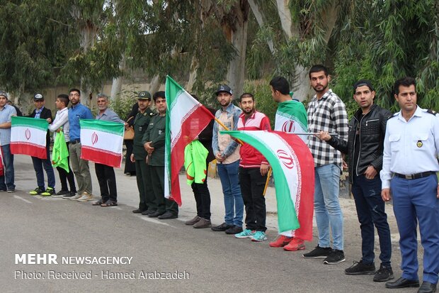 زنجیره انسانی حمایت از سپاه در جزیره خارک