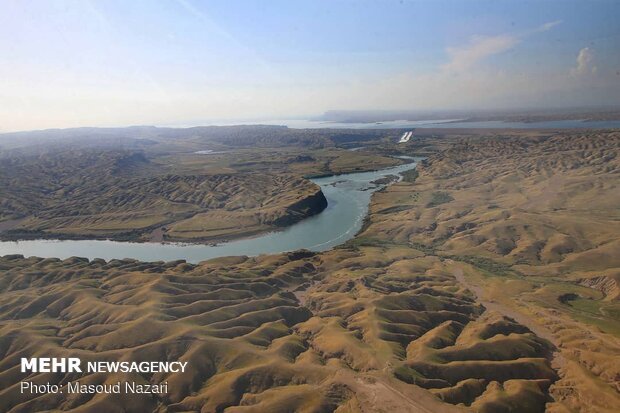 بازدید امیر سیاری و امیر حیدری از  مناطق درگیر سیل در خوزستان