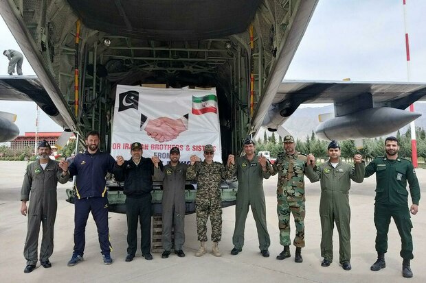 هواپیمای حامل کمک‌های کشور پاکستان در فرودگاه خرم‌آباد نشست