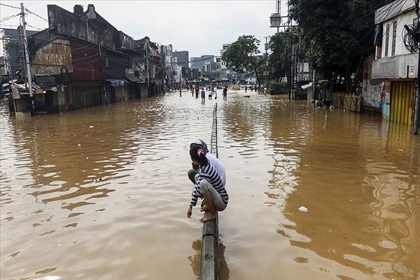 انڈونیشیا میں سیلاب اور لینڈ سلائیڈنگ سے کم ازکم 17 افراد ہلاک