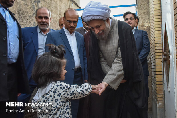 بازدید میدانی نماینده ولی فقیه در فارس از محله سعدی شیراز