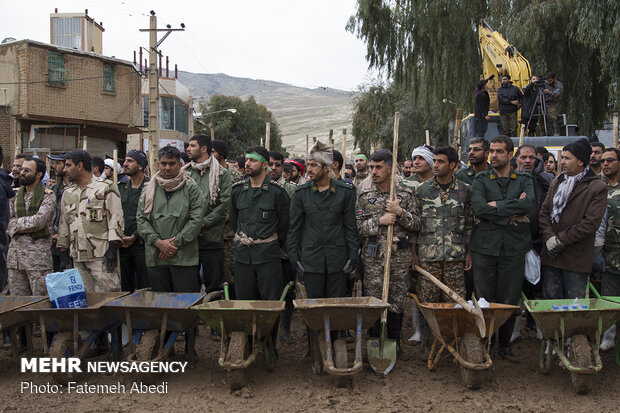 Rescue and relief teams in flood-hit Pol Dokhtar hold rally in support of IRGC