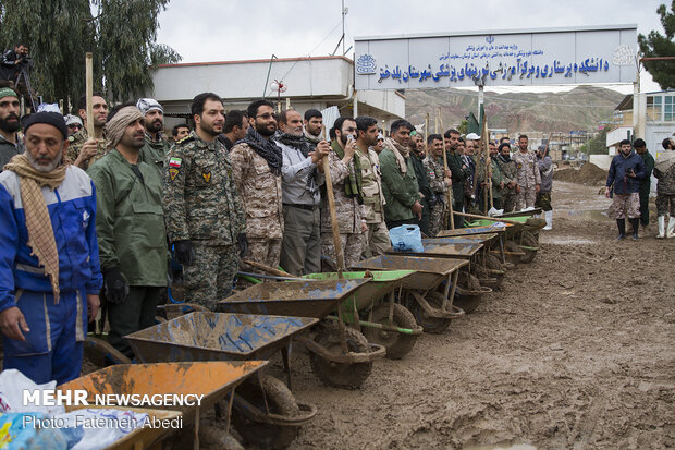 Rescue and relief teams in flood-hit Pol Dokhtar hold rally in support of IRGC