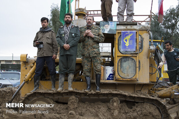 Rescue and relief teams in flood-hit Pol Dokhtar hold rally in support of IRGC