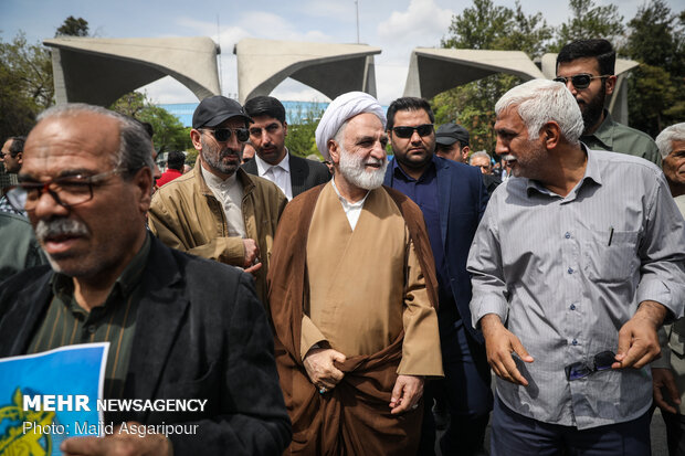 Tehranis march to protest at US' IRGC blacklisting 