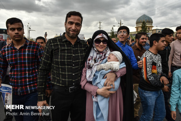 راهپیمایی نمازگزاران شیراز در حمایت از سپاه پاسداران