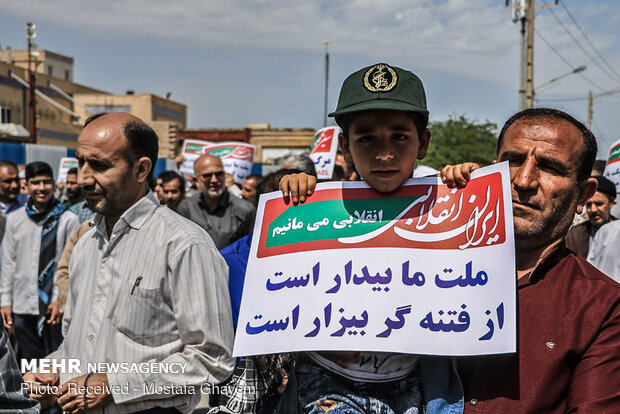 راهپیمایی نمازگزاران آبادانی در حمایت از سپاه پاسداران