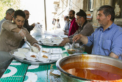 People are preparing food for the flood victims in the province of Lorestan