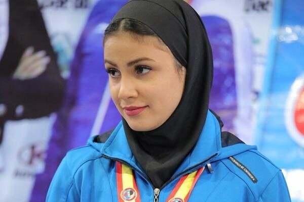 لاعبة كاراتية إيرانية تفوز بميدالية ذهبية