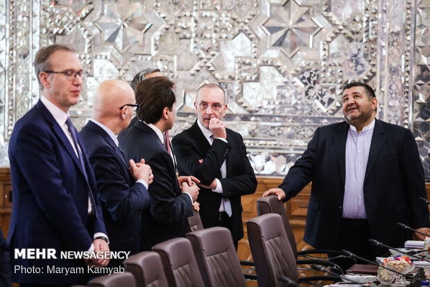 Italian PM visits Larijani in Tehran