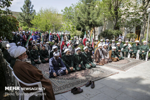 Students protest US’ IRGC blacklisting in Tehran’s seminary