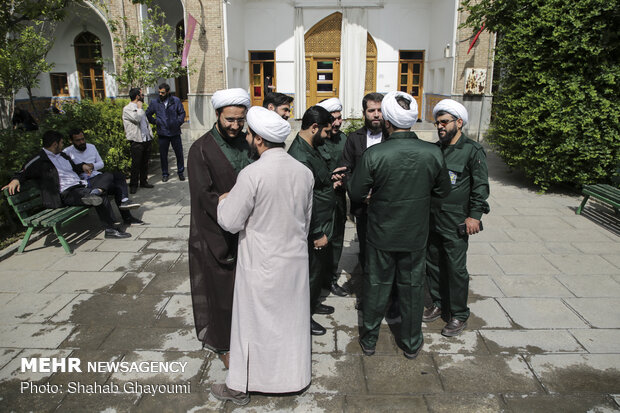 Students protest US’ IRGC blacklisting in Tehran’s seminary