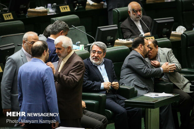 Parl. session on assessing flood damage in Iranian provs.
