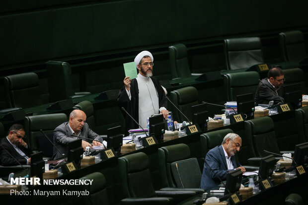 Parl. session on assessing flood damage in Iranian provs.
