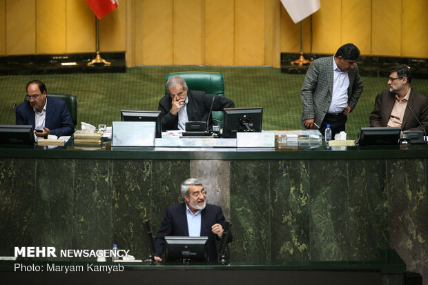 Parl. session on assessing flood damage in Iranian provs.
