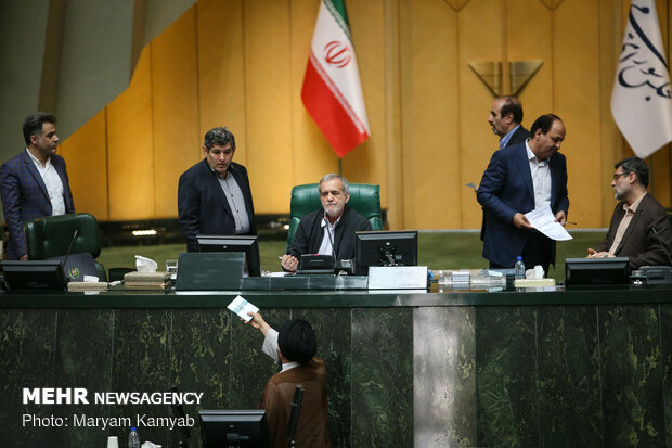 Parl. session on assessing flood damage in Iranian provs.
