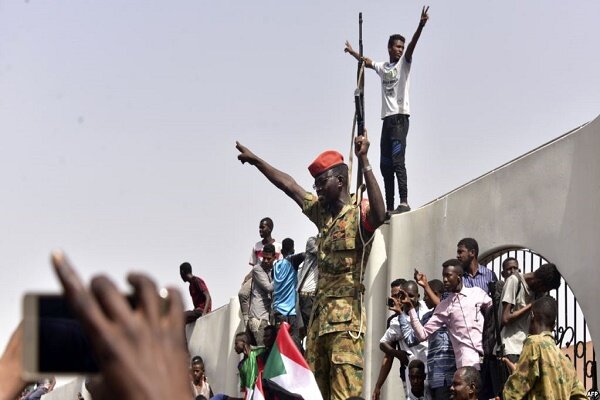 اتحادیه آفریقا سودان را به لغو عضویت تهدید کرد