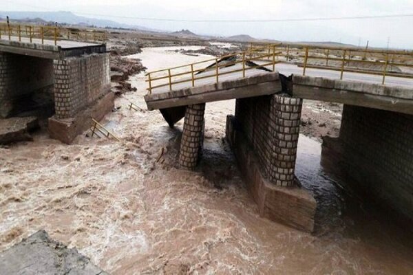 تخریب پل نوده خاندوز به سیدآباد بر اثر طغیان «خرمارود»