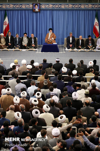 Leader receives participants of intl. Quran competitions 