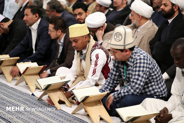 Leader receives participants of intl. Quran competitions 