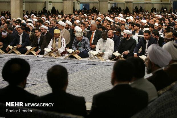 Leader receives participants of intl. Quran competitions 