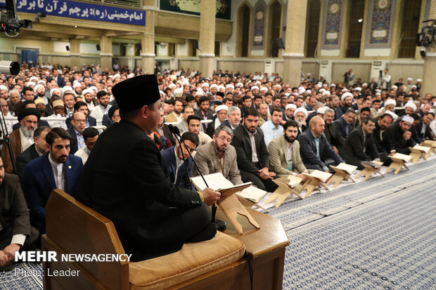 Leader receives participants of intl. Quran competitions 