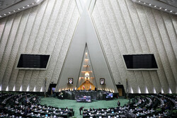 مجلس الشورى الإسلامي يناقش قرار خفض التزامات ايران بالاتفاق النووي