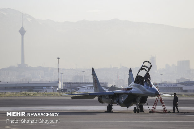 IRIAF fighter jets train for Army day’s parade