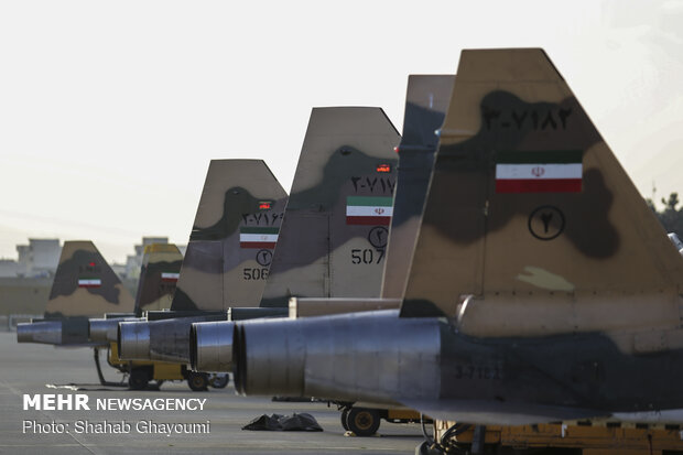 IRIAF fighter jets train for Army day’s parade