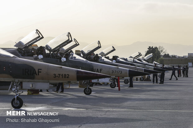 IRIAF fighter jets train for Army day’s parade