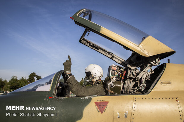 IRIAF fighter jets train for Army day’s parade