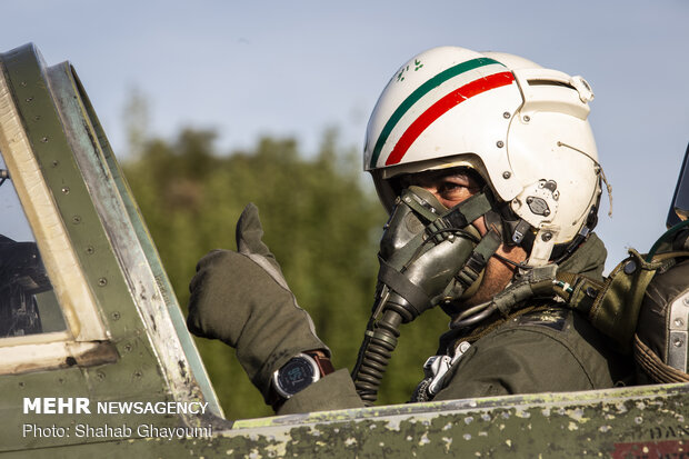 IRIAF fighter jets train for Army day’s parade