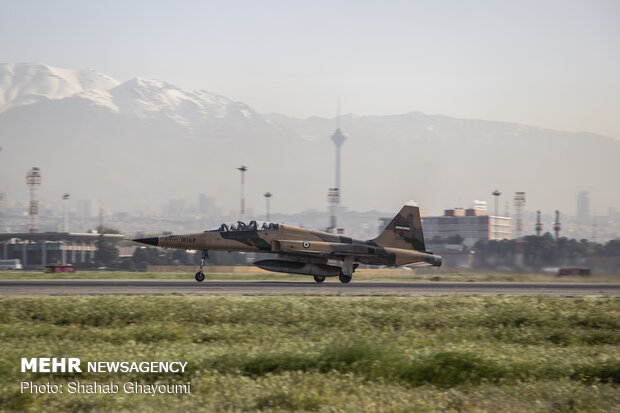 IRIAF fighter jets train for Army day’s parade