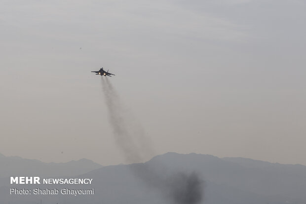 IRIAF fighter jets train for Army day’s parade