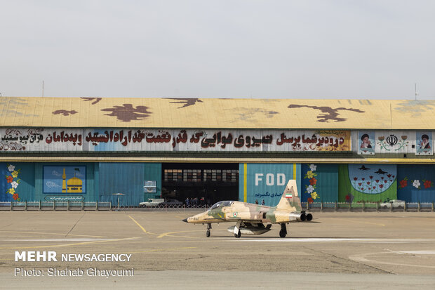 IRIAF fighter jets train for Army day’s parade