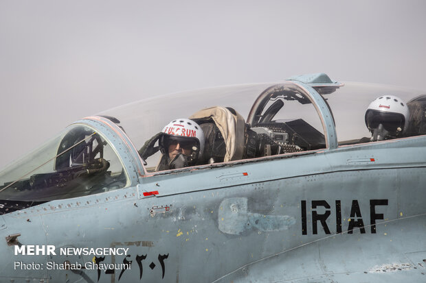 IRIAF fighter jets train for Army day’s parade