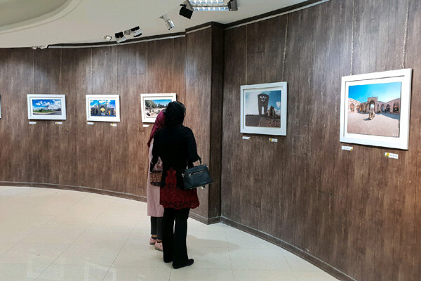 نمایشگاه عکس نگاه به شهر از زاویه‌ای دیگر در قزوین گشایش یافت
