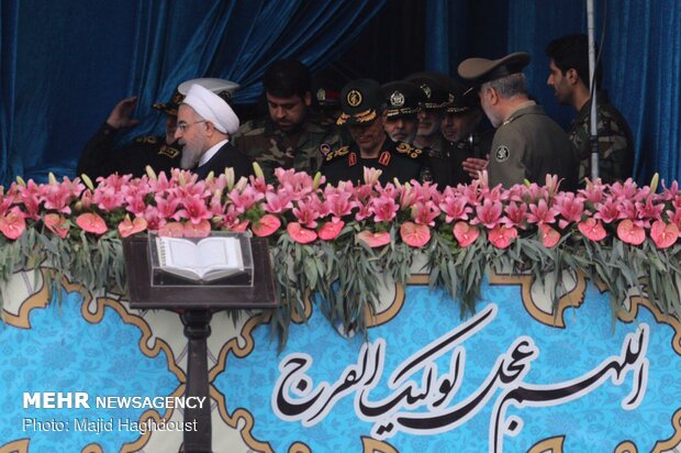 Army forces commence parade in Tehran