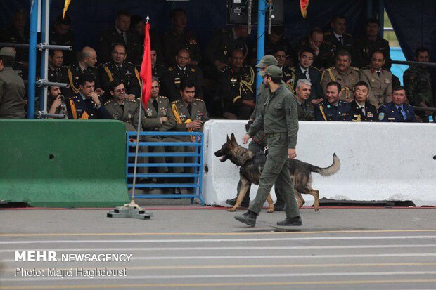 Army forces commence parade in Tehran