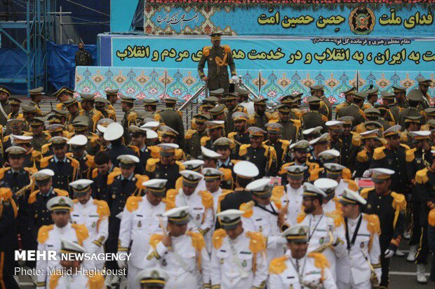 Army forces commence parade in Tehran