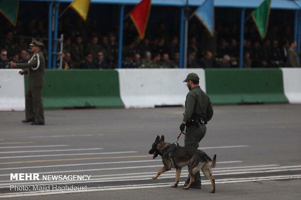 Army forces commence parade in Tehran