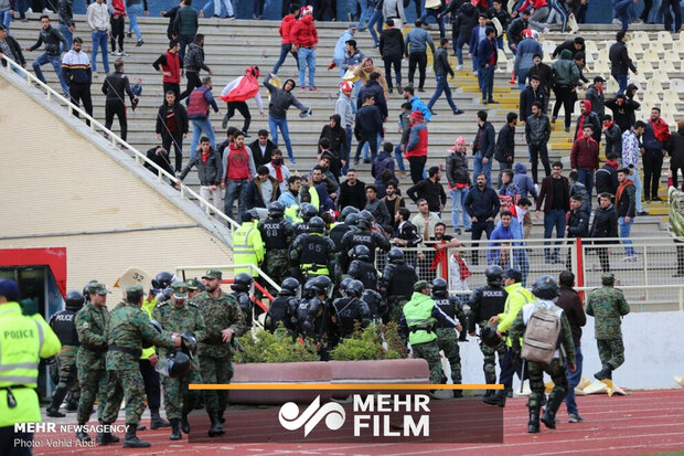 حضور پلیس ضدشورش در اطراف ورزشگاه یادگار امام تبریز