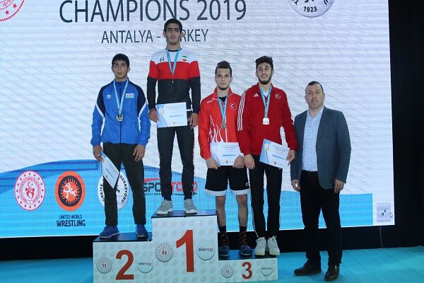 Türkiye'deki güreş turnuvasında İran'a iki altın madalya
