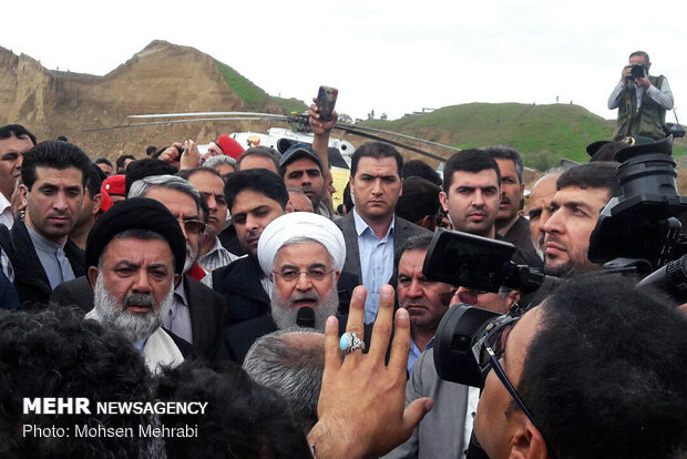 حضور حسن روحانی رئیس جمهور در مناطق سیل زده پلدختر