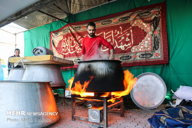 پذیرایی موکب ها از زائران نیمه شعبان در قم