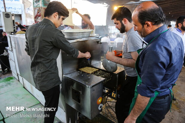 پذیرایی موکب ها از زائران نیمه شعبان در قم