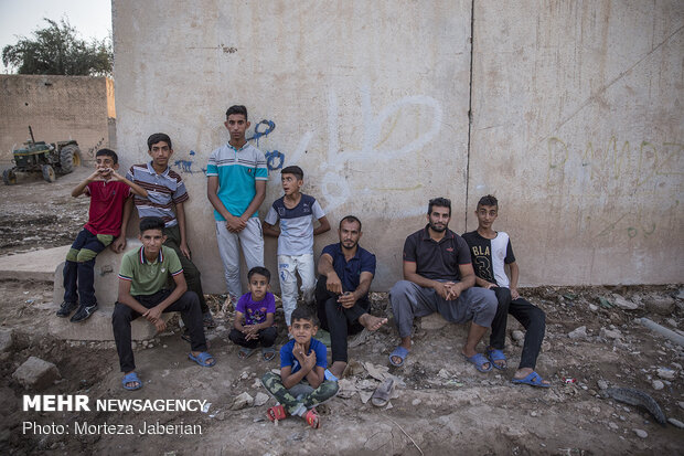بازگشت سیل زدگان بامدژ خوزستان به خانه هایشان