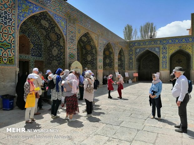 Tourists receive warm welcome during 12th Shia Imam birth anniv. celebrations