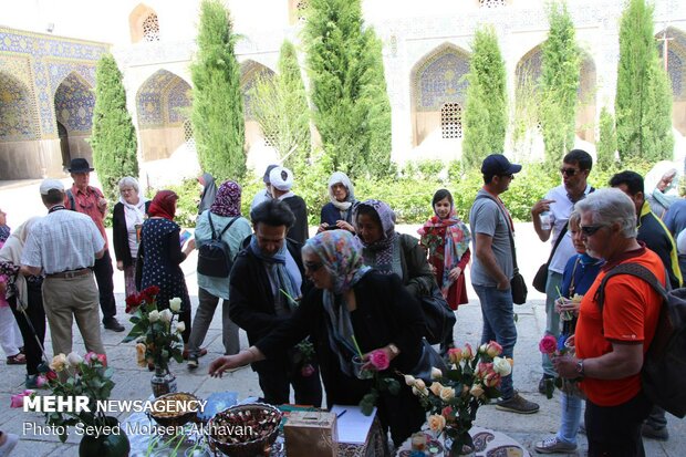 Tourists receive warm welcome during 12th Shia Imam birth anniv. celebrations